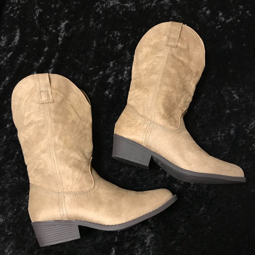 Rampage suede cowboy boots